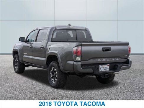 Used 2016 Toyota Tacoma TRD Off-Road image 9