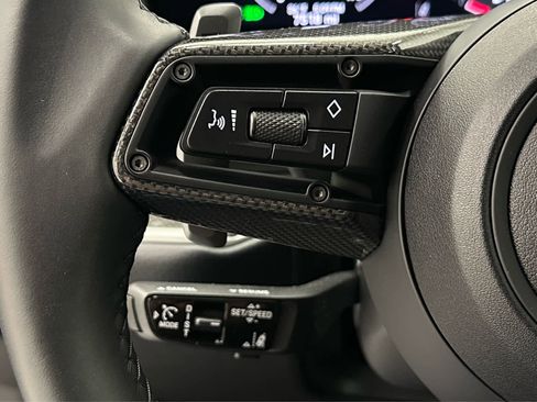 Used 2025 Porsche Cayenne image 25