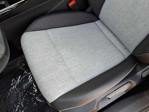 Certified 2025 Volkswagen ID.4 Pro RWD image 21