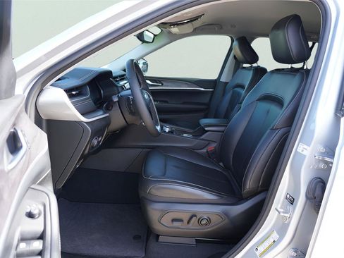 Used 2024 Jeep Grand Cherokee Limited RWD image 26