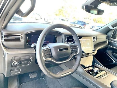 Used 2024 Jeep Wagoneer Series II w/ Flexible Seating Group image 15