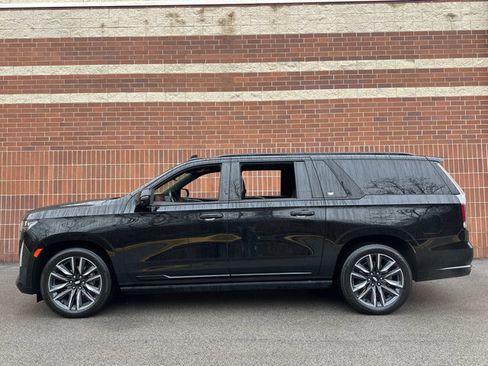 Used 2024 Cadillac Escalade ESV Sport w/ Touring Package image 5