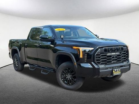 Used 2024 Toyota Tundra SR5 w/ SR5 Premium Package AWD/4WD image 17