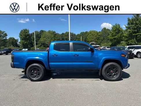 Used 2017 Toyota Tacoma SR5 w/ Tow Package AWD/4WD image 6