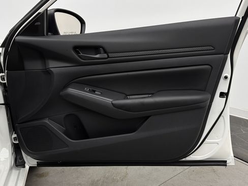 Used 2024 Nissan Altima 2.5 S image 31