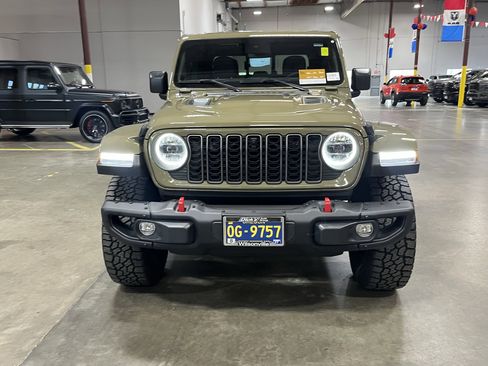 Certified 2025 Jeep Gladiator Rubicon AWD/4WD image 8