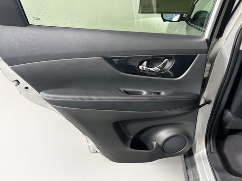 Used 2017 Nissan Rogue SL w/ SL Premium Package image 27