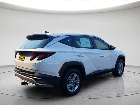 Used 2026 Hyundai Tucson SE AWD/4WD image 3