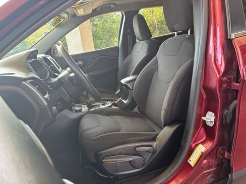 Used 2019 Jeep Cherokee Latitude w/ Popular Appearance Group image 7