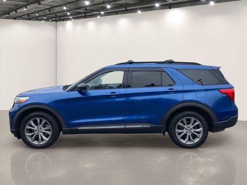 Used 2020 Ford Explorer XLT w/ Equipment Group 202A AWD/4WD image 4