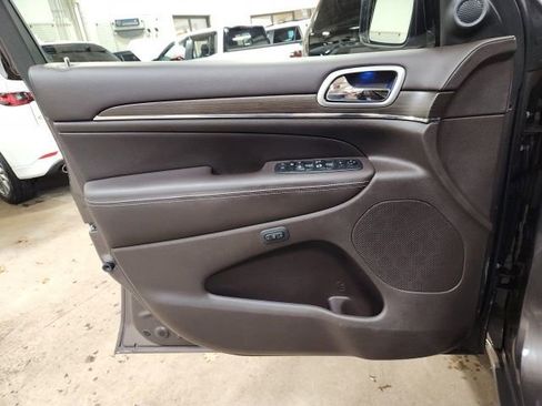 Used 2018 Jeep Grand Cherokee Overland image 24