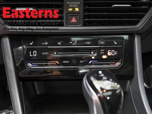Used 2025 Volkswagen Jetta SE FWD image 19