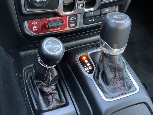 Certified 2022 Jeep Gladiator Rubicon w/ Cold Weather Group image 25