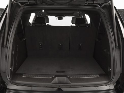 Used 2023 Chevrolet Suburban RST image 29