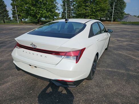 Used 2022 Hyundai Elantra SEL w/ Cargo Package FWD image 6