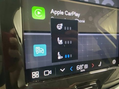 Certified 2025 Volvo XC60 T8 Ultra image 24