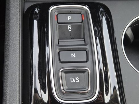 Used 2025 Honda Pilot EX-L image 32