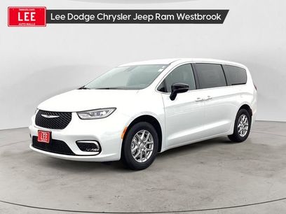 New 2026 Chrysler Pacifica Select