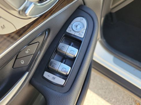 Used 2020 Mercedes-Benz GLC 300 GLC 300 image 14