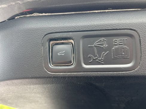 Used 2020 Ford Expedition XLT w/ Equipment Group 202A AWD/4WD image 37