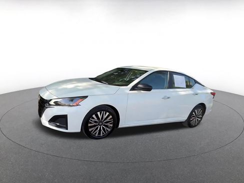 Used 2025 Nissan Altima 2.5 SV image 8