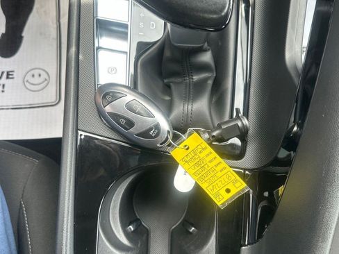 Used 2025 Hyundai Elantra SEL FWD image 30