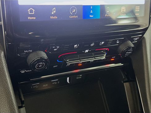 Used 2023 Jeep Grand Cherokee L Limited w/ Luxury Tech Group II AWD/4WD image 24