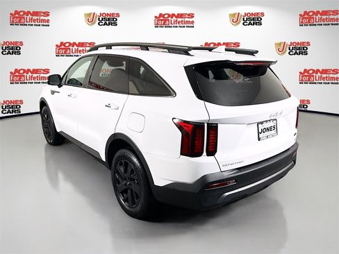 Used 2023 Kia Sorento S w/ Panoramic Sunroof Package image 2