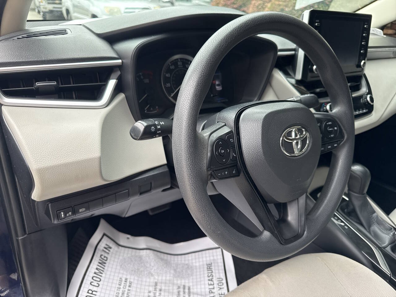Used 2020 Toyota Corolla LE FWD image 17