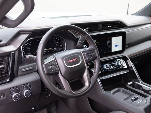 Used 2024 GMC Sierra 2500 AT4 w/ Technology Package AWD/4WD image 21