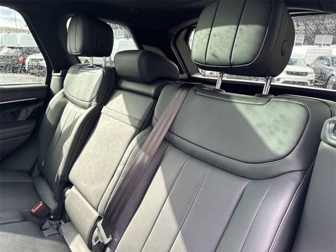 Used 2023 Land Rover Range Rover SE image 15