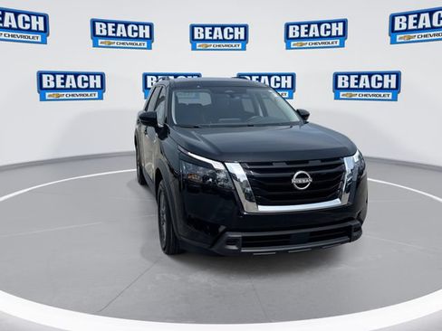 Used 2025 Nissan Pathfinder SV FWD image 3