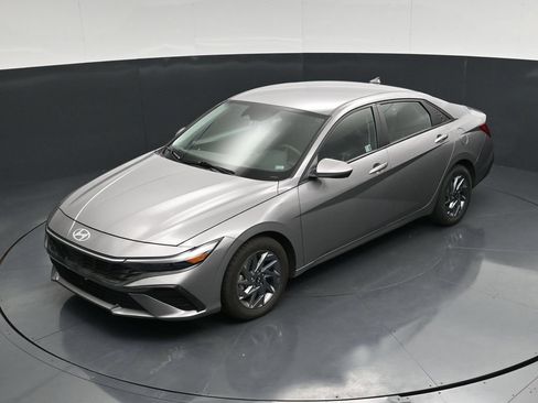 Used 2024 Hyundai Elantra SEL FWD image 38