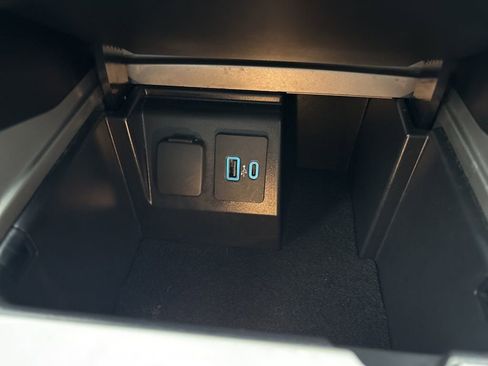 Used 2022 Ford Explorer Limited image 30