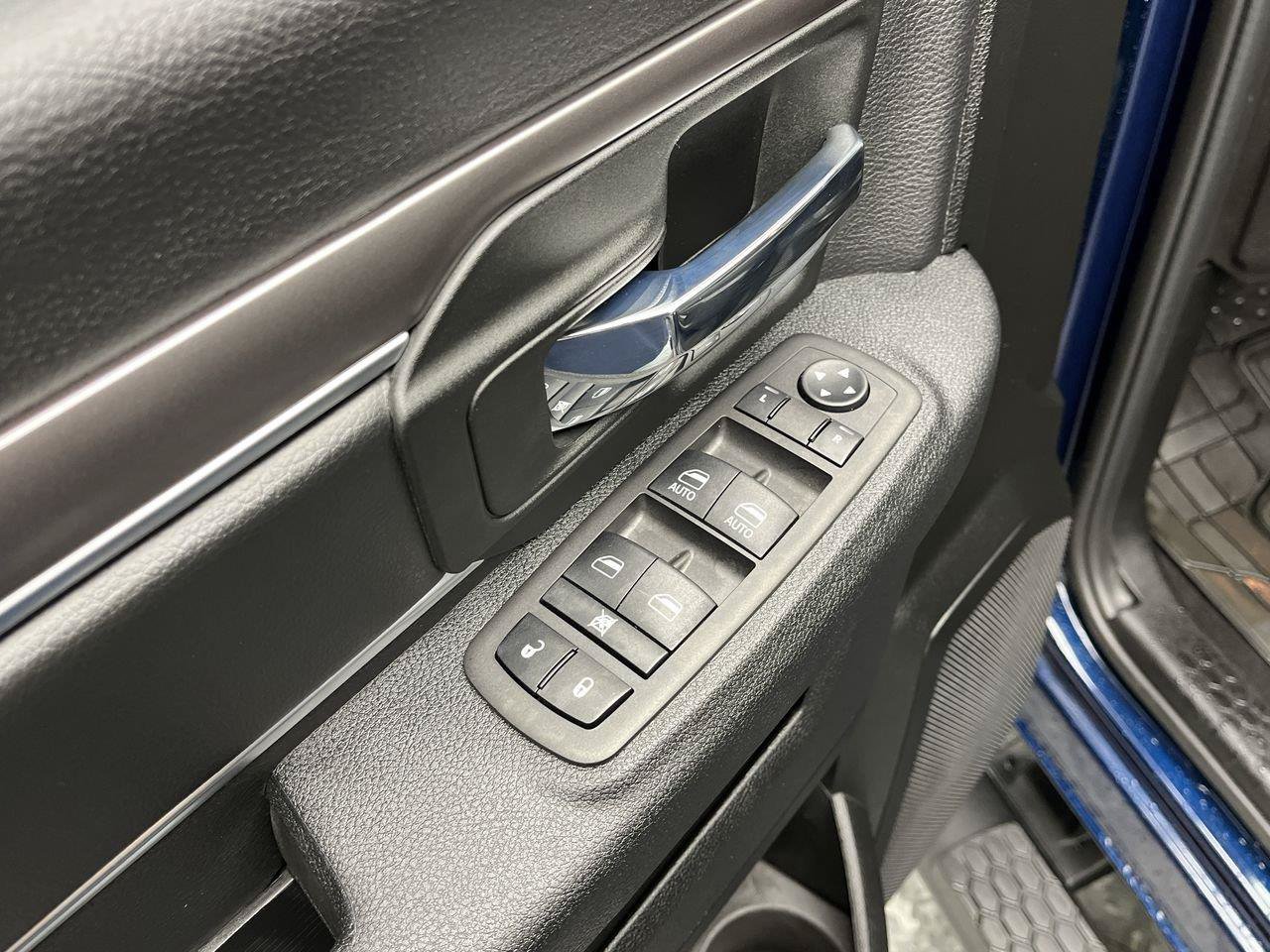 Used 2023 RAM 1500 Warlock AWD/4WD image 8