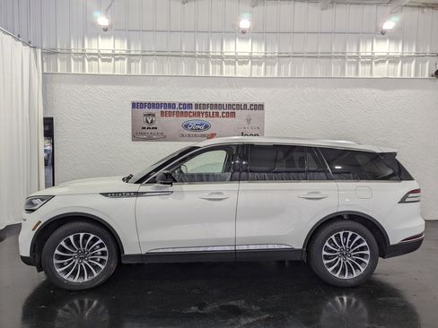 Used 2022 Lincoln Aviator Reserve w/ Elements Package Plus image 2
