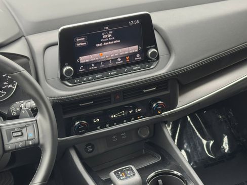 Used 2025 Nissan Rogue SV image 20