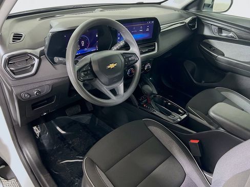 Used 2025 Chevrolet TrailBlazer LT AWD/4WD image 9