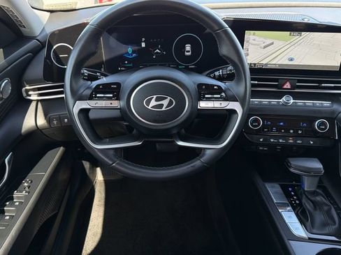 Used 2025 Hyundai Elantra SEL FWD image 15