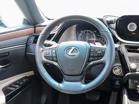 Used 2025 Lexus ES 350 w/ Premium Package FWD image 19