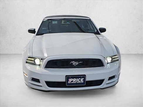 Used 2014 Ford Mustang Convertible image 8