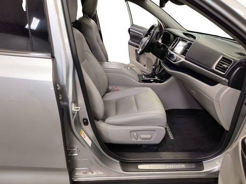 Used 2018 Toyota Highlander Limited FWD image 17