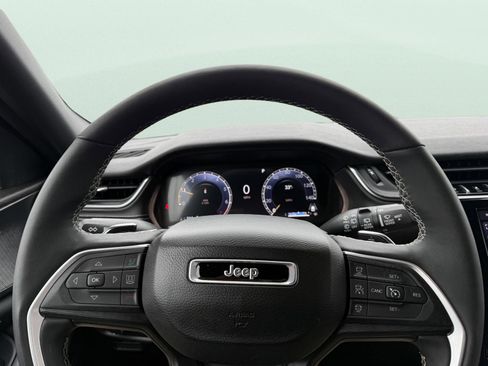 Used 2024 Jeep Grand Cherokee L Laredo image 22