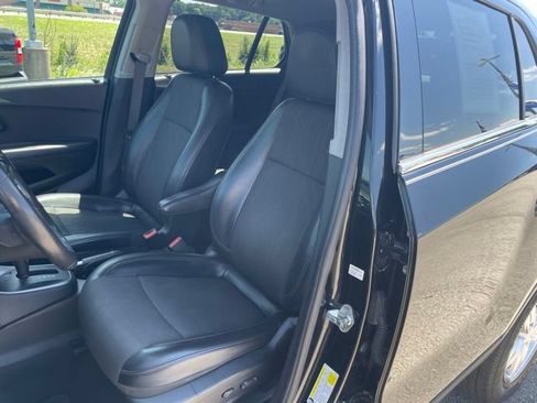 Used 2020 Chevrolet Trax LT w/ Driver Confidence Package AWD/4WD image 18