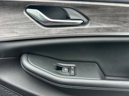 Used 2024 Jeep Grand Cherokee Limited w/ Luxury Tech Group II image 22