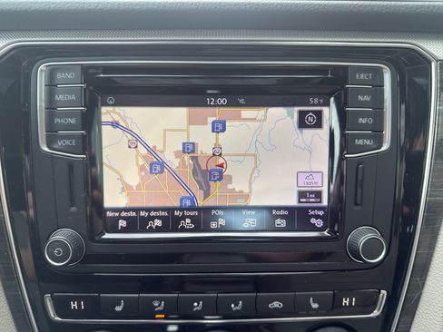 Used 2016 Volkswagen Passat 1.8T SEL Premium image 14