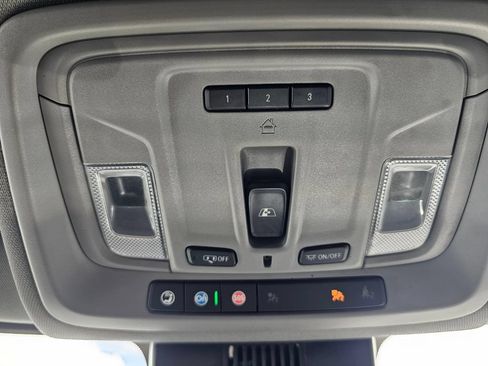 Used 2025 GMC Sierra 1500 SLT w/ SLT Convenience Package AWD/4WD image 32