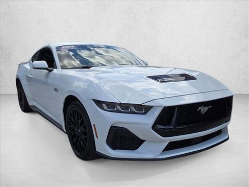 Used 2025 Ford Mustang GT Premium RWD image 3