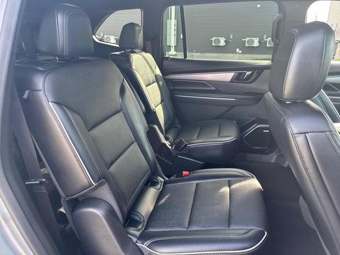 Used 2025 Buick Enclave Preferred AWD/4WD image 29