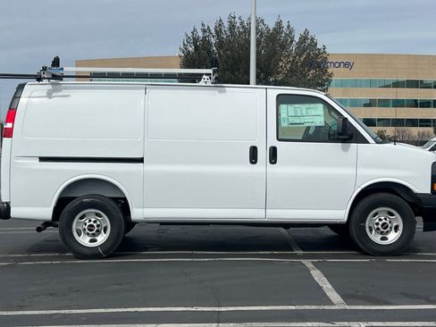 New 2025 GMC Savana 2500 w/ Driver Convenience Package RWD image 3
